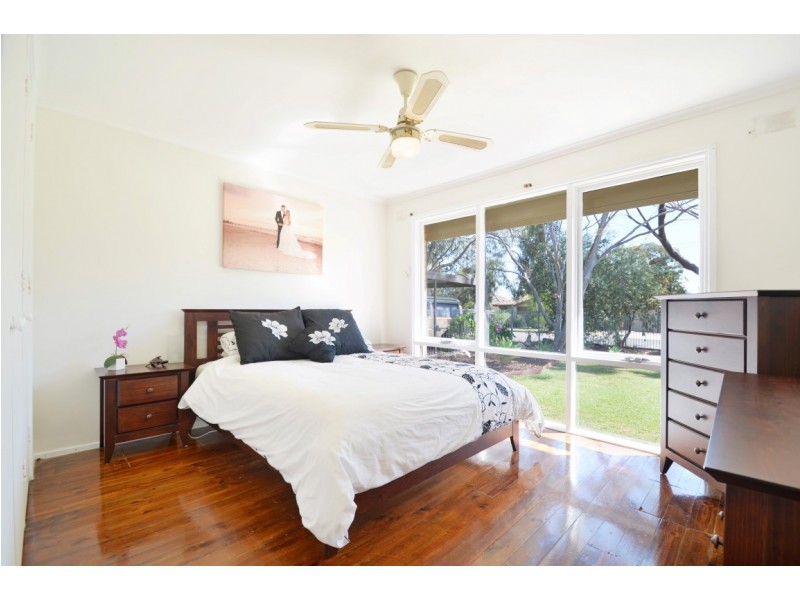 18 Clement Drive, Morphett Vale SA 5162