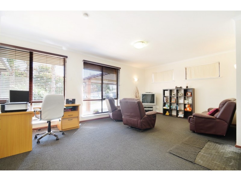 18 Clement Drive, Morphett Vale SA 5162