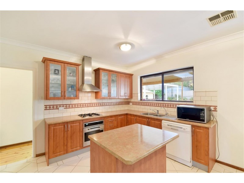 9 Swan Avenue, Happy Valley SA 5159