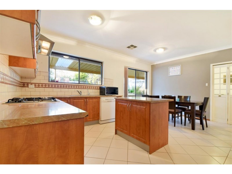 9 Swan Avenue, Happy Valley SA 5159