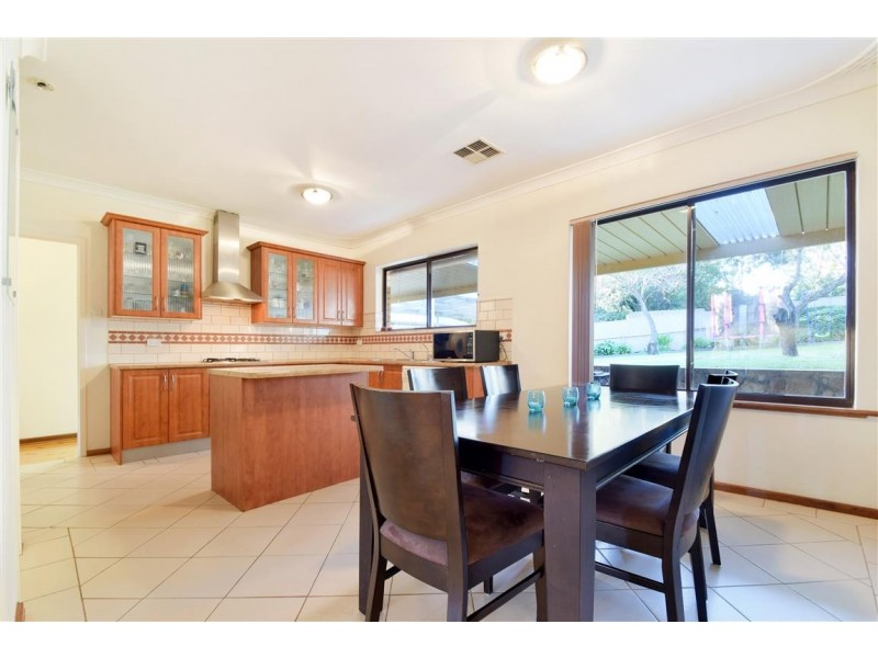 9 Swan Avenue, Happy Valley SA 5159