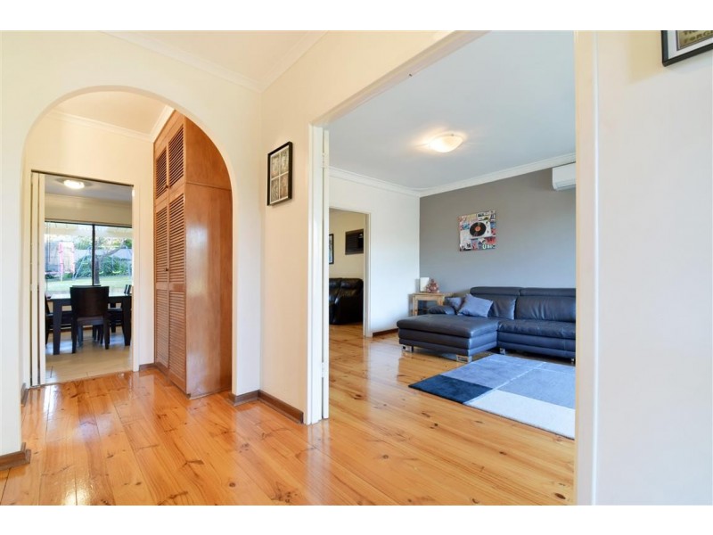 9 Swan Avenue, Happy Valley SA 5159