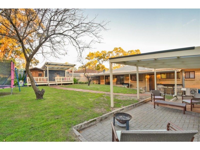 9 Swan Avenue, Happy Valley SA 5159