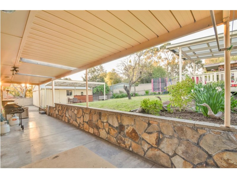 9 Swan Avenue, Happy Valley SA 5159