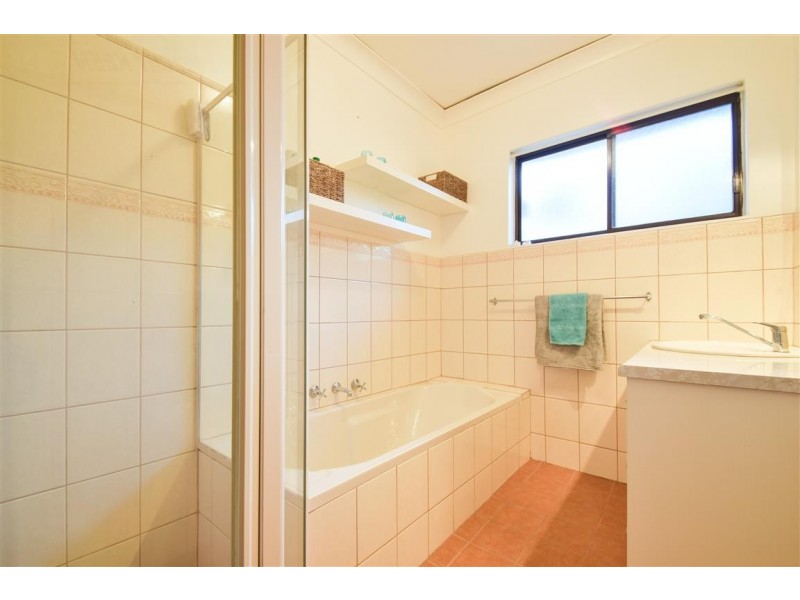 9 Swan Avenue, Happy Valley SA 5159