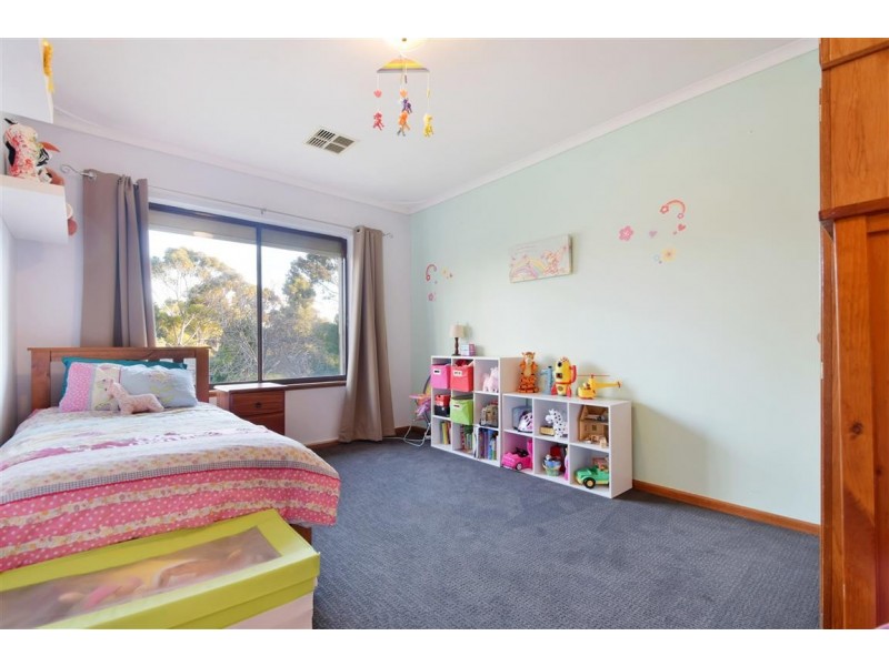 9 Swan Avenue, Happy Valley SA 5159