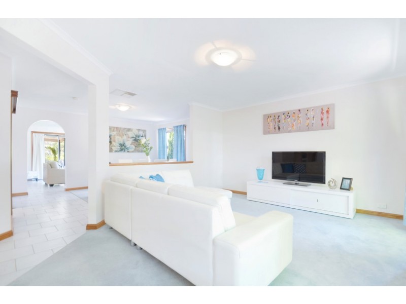 31 Dunalbyn Drive, Aberfoyle Park SA 5159