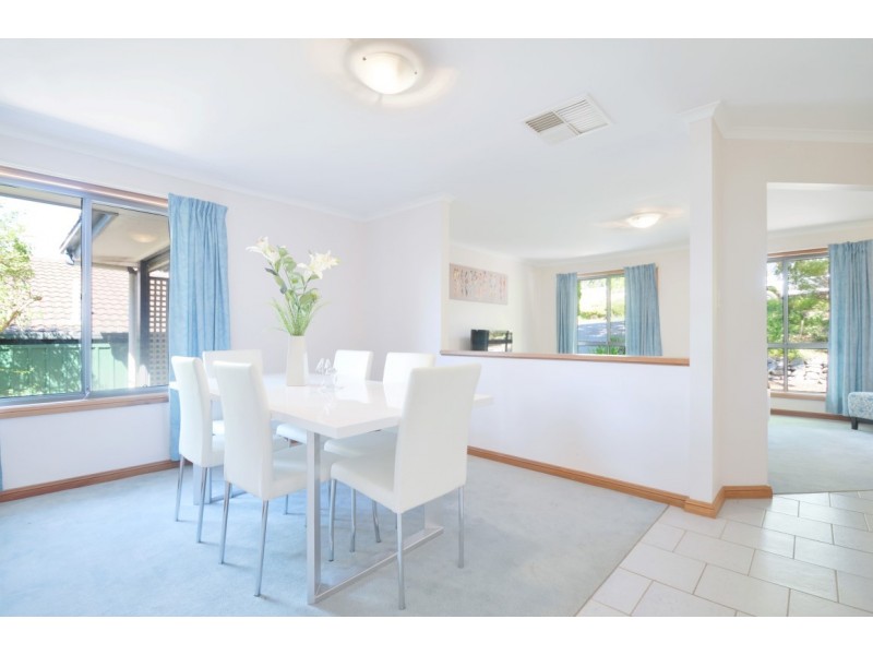 31 Dunalbyn Drive, Aberfoyle Park SA 5159