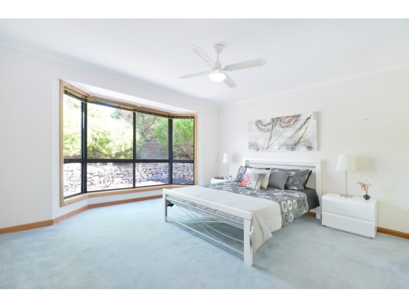31 Dunalbyn Drive, Aberfoyle Park SA 5159