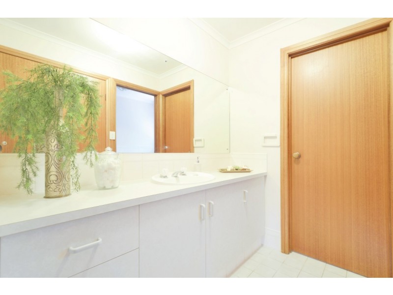 31 Dunalbyn Drive, Aberfoyle Park SA 5159