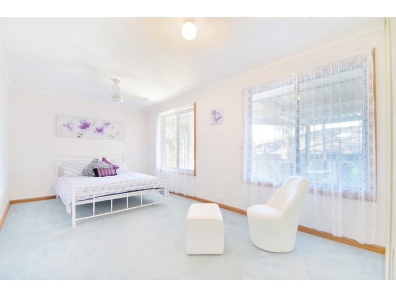 31 Dunalbyn Drive, Aberfoyle Park SA 5159