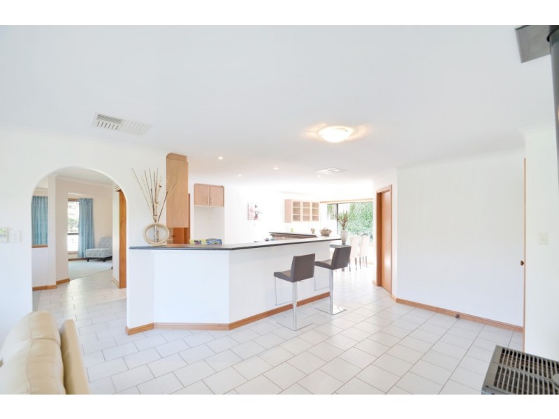 31 Dunalbyn Drive, Aberfoyle Park SA 5159