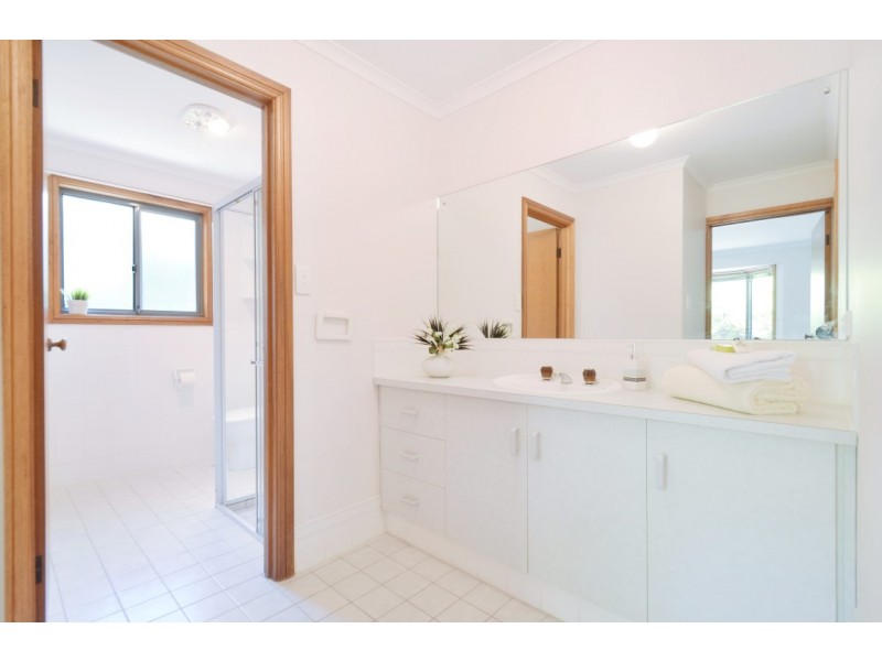 31 Dunalbyn Drive, Aberfoyle Park SA 5159