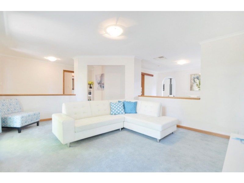 31 Dunalbyn Drive, Aberfoyle Park SA 5159