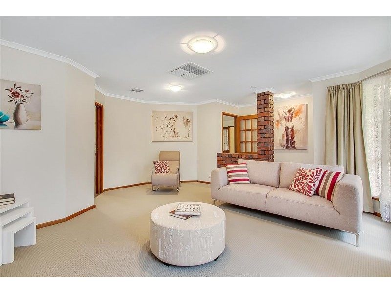 18 Hispano Drive, Woodcroft SA 5162