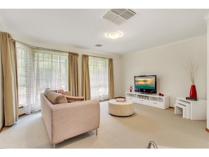 18 Hispano Drive, Woodcroft SA 5162