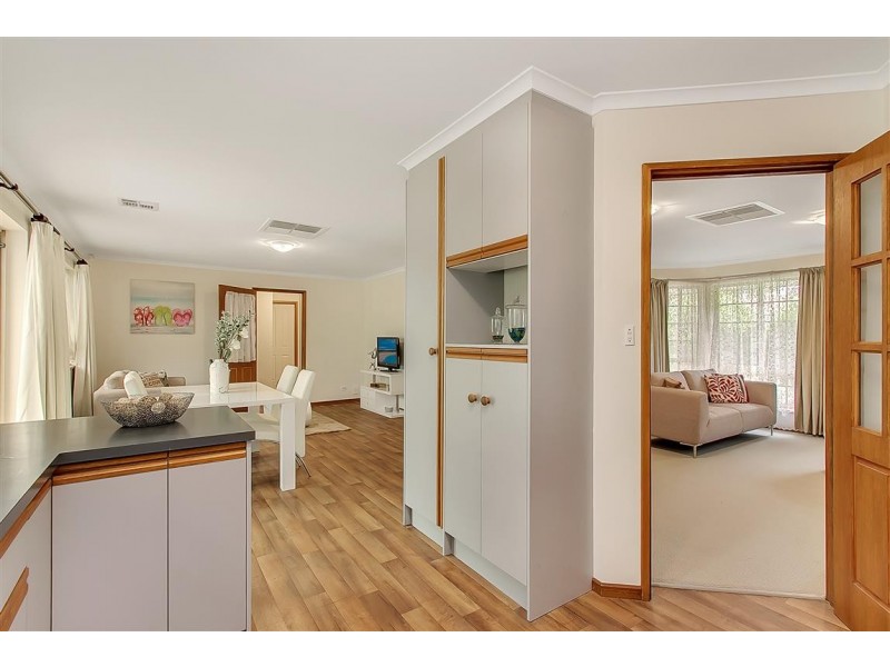 18 Hispano Drive, Woodcroft SA 5162