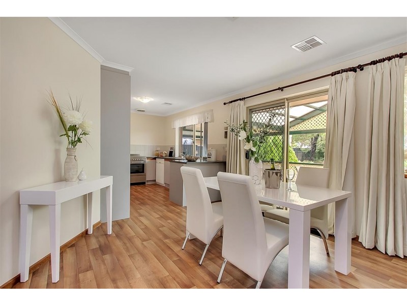 18 Hispano Drive, Woodcroft SA 5162