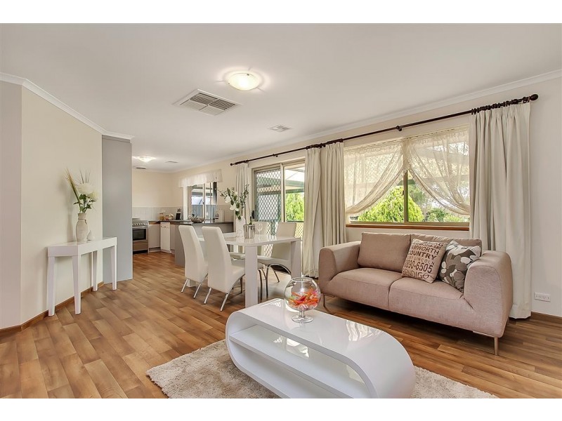 18 Hispano Drive, Woodcroft SA 5162