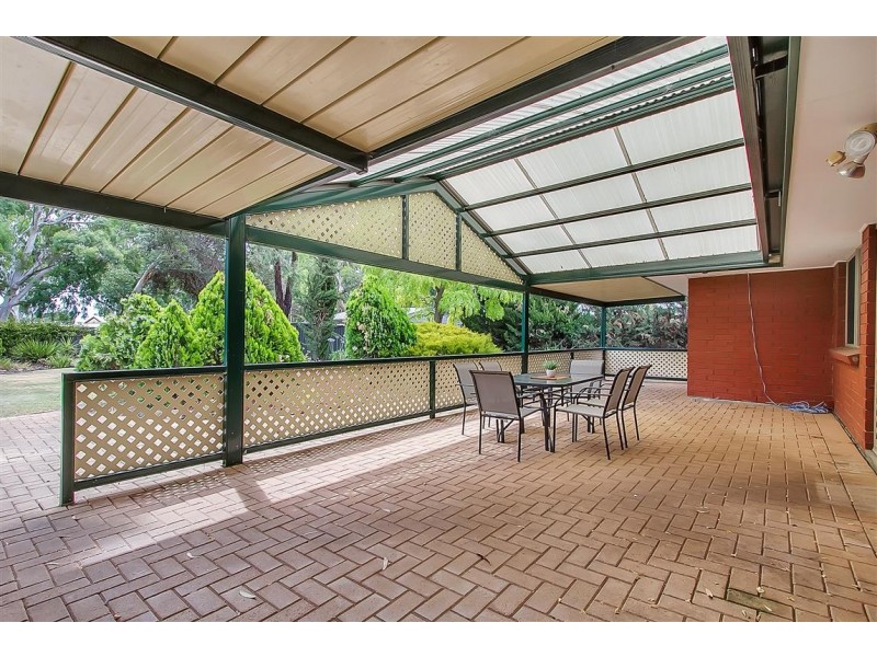 18 Hispano Drive, Woodcroft SA 5162
