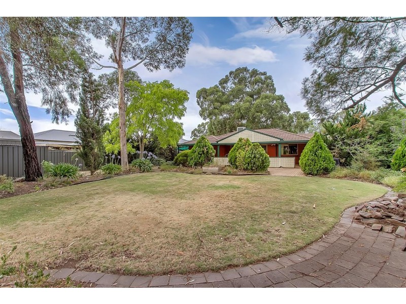 18 Hispano Drive, Woodcroft SA 5162
