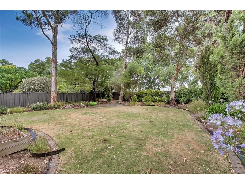 18 Hispano Drive, Woodcroft SA 5162