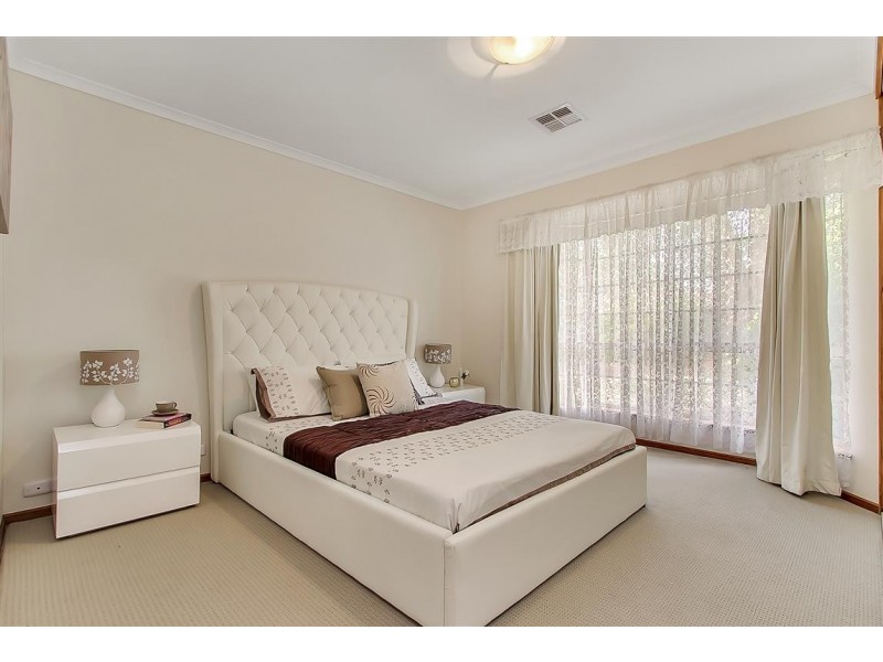 18 Hispano Drive, Woodcroft SA 5162