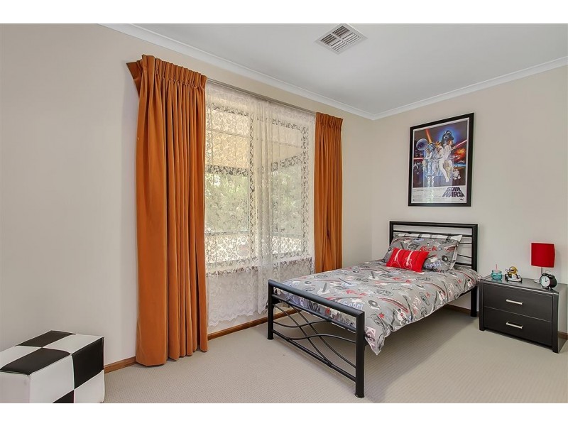 18 Hispano Drive, Woodcroft SA 5162