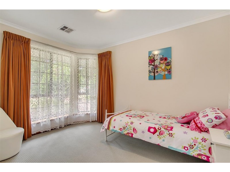 18 Hispano Drive, Woodcroft SA 5162