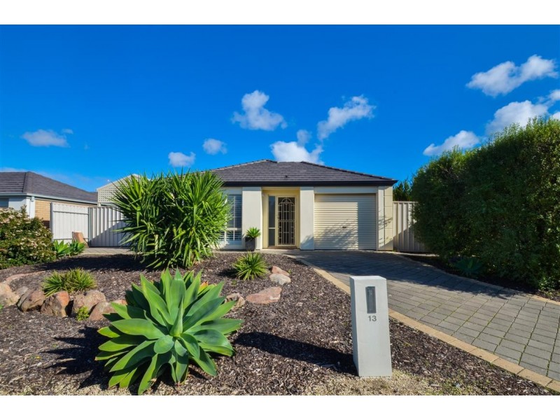 13 Mundulla Avenue, Woodcroft SA 5162