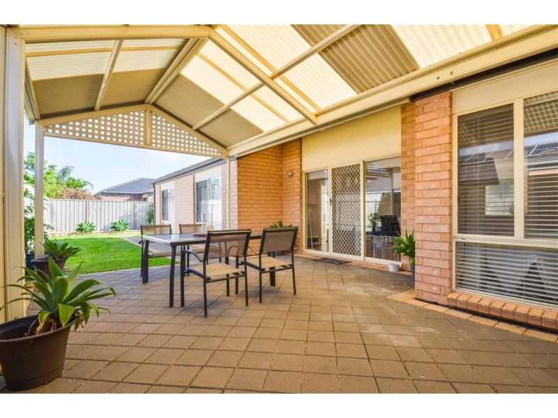 13 Mundulla Avenue, Woodcroft SA 5162