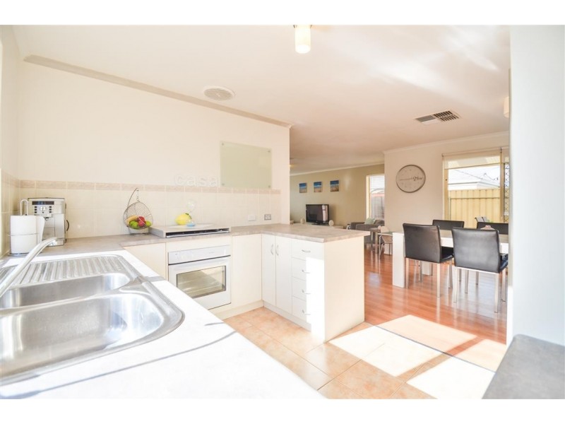 13 Mundulla Avenue, Woodcroft SA 5162