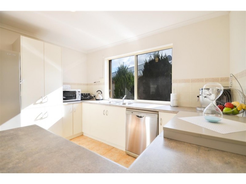 13 Mundulla Avenue, Woodcroft SA 5162