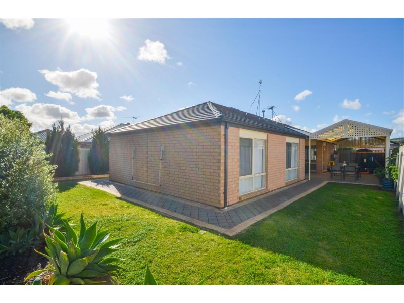 13 Mundulla Avenue, Woodcroft SA 5162