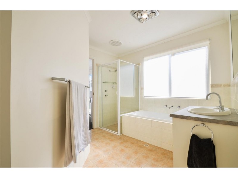 13 Mundulla Avenue, Woodcroft SA 5162