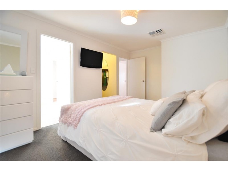 13 Mundulla Avenue, Woodcroft SA 5162