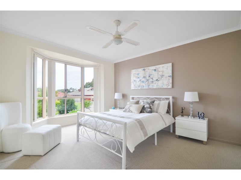 6 Padthaway Court, Woodcroft SA 5162