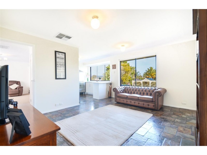 32 Latimer Crescent, Trott Park SA 5158