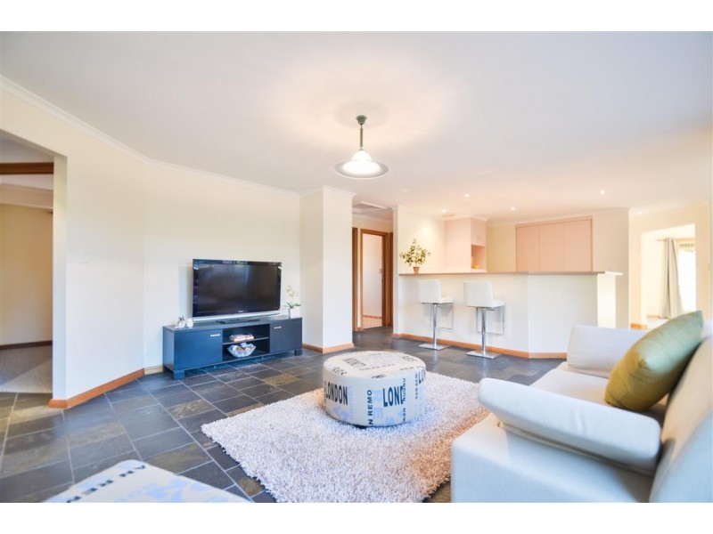 16 Brookland Valley Drive, Woodcroft SA 5162