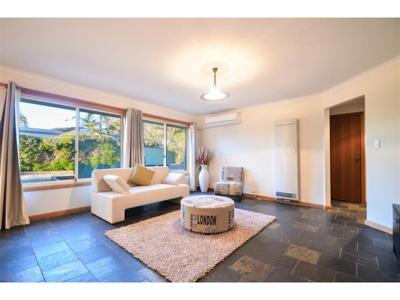 16 Brookland Valley Drive, Woodcroft SA 5162