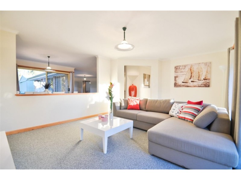 16 Brookland Valley Drive, Woodcroft SA 5162