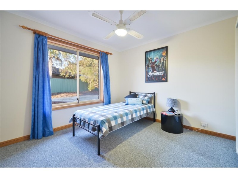 16 Brookland Valley Drive, Woodcroft SA 5162