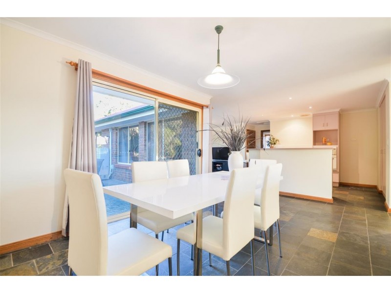 16 Brookland Valley Drive, Woodcroft SA 5162