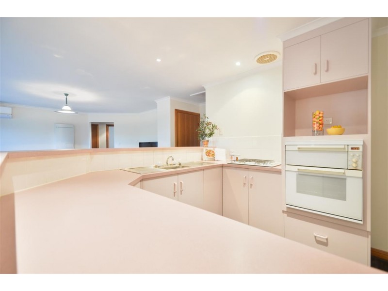 16 Brookland Valley Drive, Woodcroft SA 5162