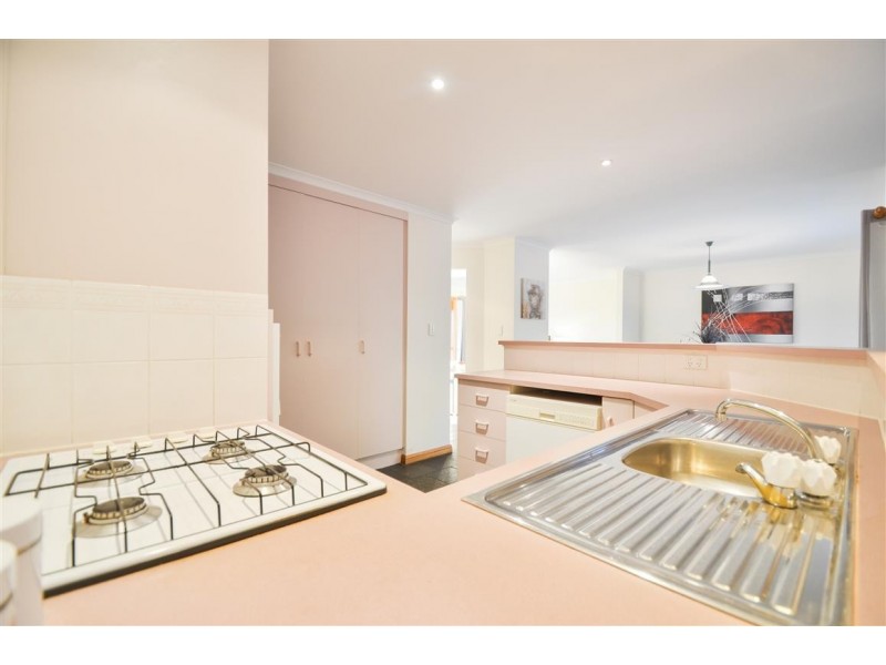 16 Brookland Valley Drive, Woodcroft SA 5162