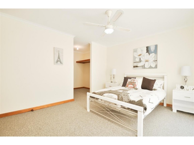 16 Brookland Valley Drive, Woodcroft SA 5162