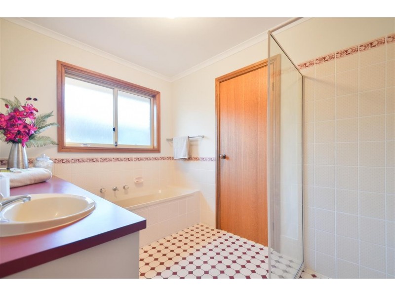16 Brookland Valley Drive, Woodcroft SA 5162