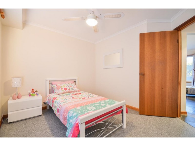 16 Brookland Valley Drive, Woodcroft SA 5162