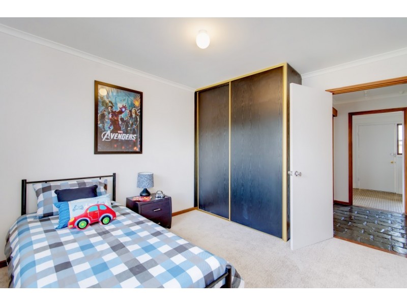 35 Troutbeck Crescent, Huntfield Heights SA 5163