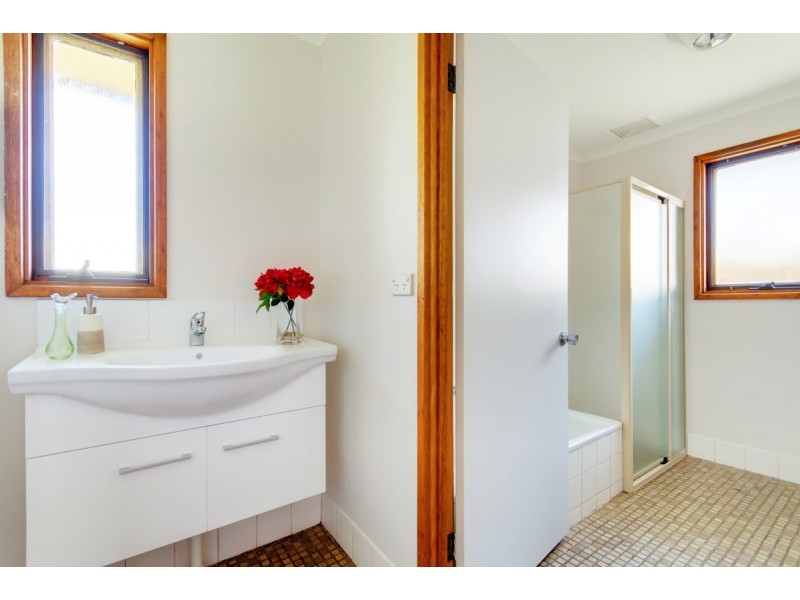 35 Troutbeck Crescent, Huntfield Heights SA 5163